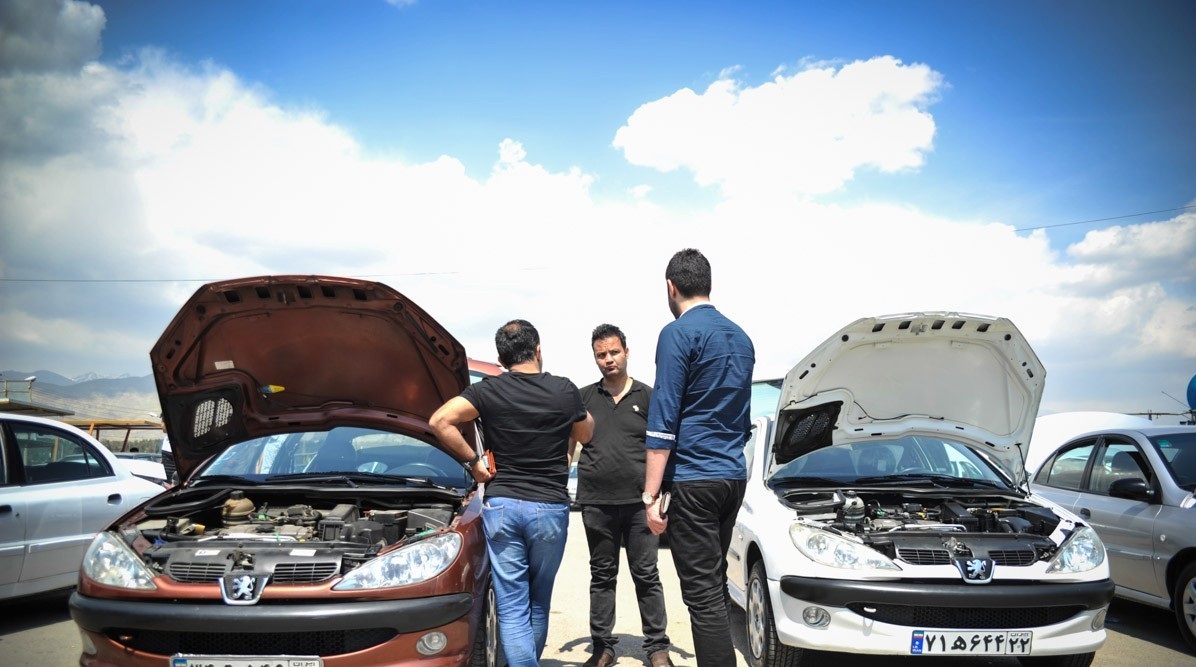 <img src="used-car-inspection.jpg" alt="کارشناس در حال بررسی خودرو دست دوم" title="بررسی فنی خودرو دست دوم" loading="lazy">