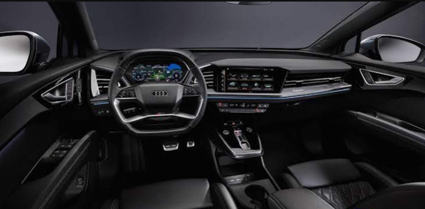  ): داشبورد و فضای داخلی خودروی لوکس آئودی Q4 e-tron 40 مدل 2024-2025 - Audi Q4 e-tron dashboard interior 
