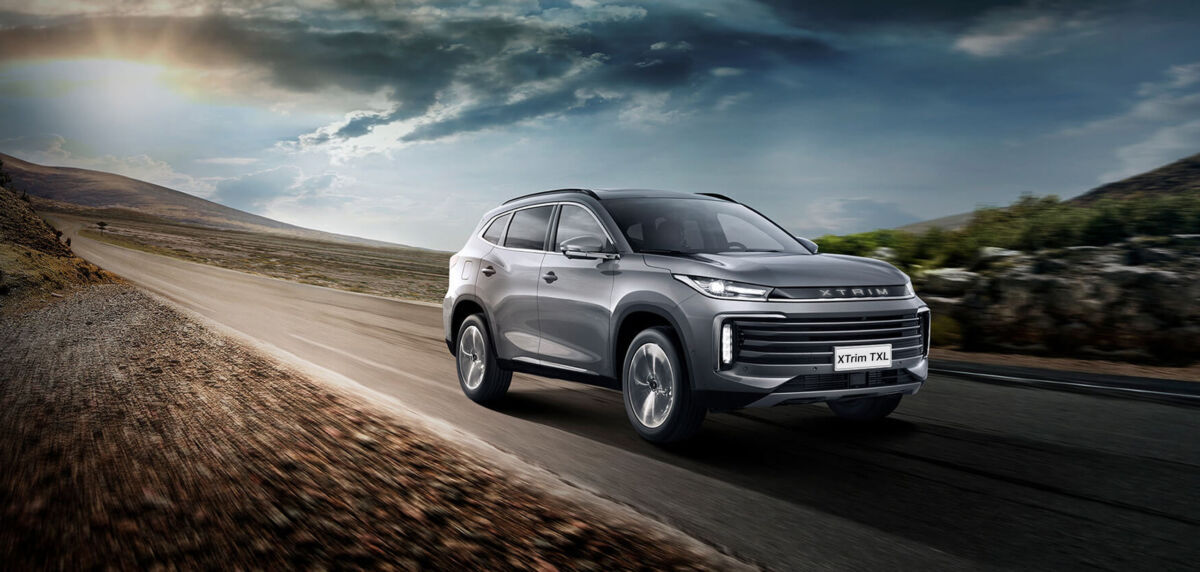  نمای جانبی خودرو SUV اکستریم TXL با رینگ‌های آلومینیومی و طراحی آیرودینامیک اکستریم تی ال ایکس XTRIM TLX 