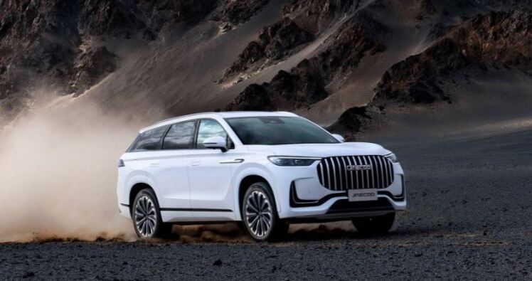 نمای جلو خودرو لوکانو L8 ماموت خودرو، SUV لوکس JAECOO J8 با طراحی مدرن و چراغ‌های LED قوی