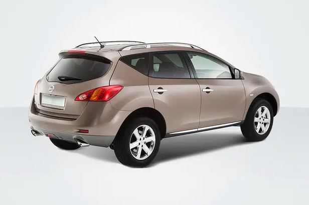 نمای عقب نیسان مورانو LE مدل 2009-2012، با طراحی خاص چراغها. (Nissan Murano LE 2009-2012 Rear View, Unique Tail Light
