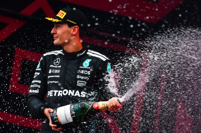 جرج راسل در گرند پری فرمول یک آذربایجان ۲۰۲۵ | عملکرد درخشان راننده مرسدس با کسب سکو | تحلیل مسابقه باکو | جدول قهرمانی رانندگان فرمول یک | رقابت مرسدس و فراری | podium finish George Russell Mercedes F1 Azerbaijan Grand Prix 2025 د|khodrozi.ir