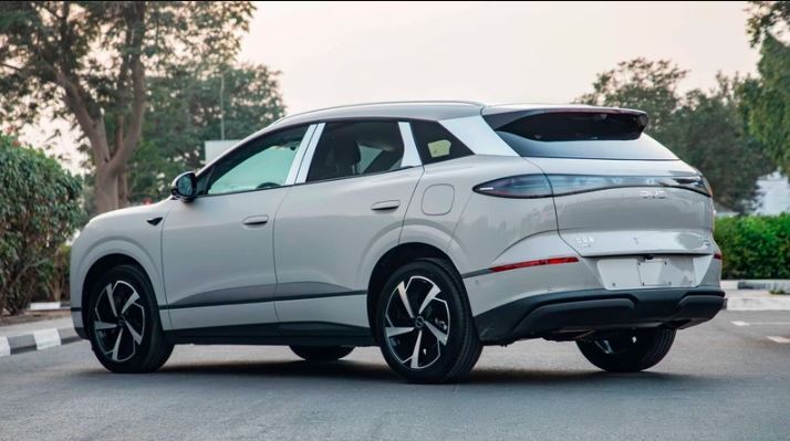  داشبورد بی‌وای‌دی سی‌لاین 0۶ (BYD Sea Lion 0۶) با نمایشگر چرخان و طراحی لوکس 