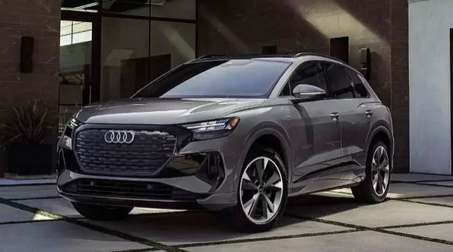  صویر آئودی Q4 E-Tron مدل 2025، خودروی کراس اوور برقی لوکس که با قیمت 9.5 میلیارد تومان و شرایط فروش فوری در تیر 1405 در 