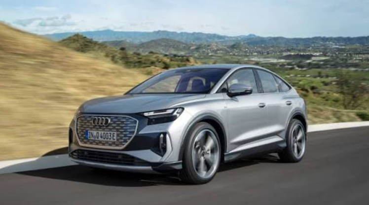 نمای جلو خودروی برقی آئودی Q4 e-tron 40 مدل 2024-2025 - Audi Q4 e-tron front view