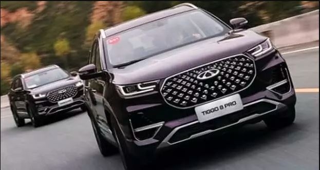 فرایند مونتاژ تیگو ۸ در ایران به اندازه‌ای طولانی شد که مدیران خودرو کار را با نسخه ابتدایی تیگو ۸ و با سبک طراحی شبیه ب