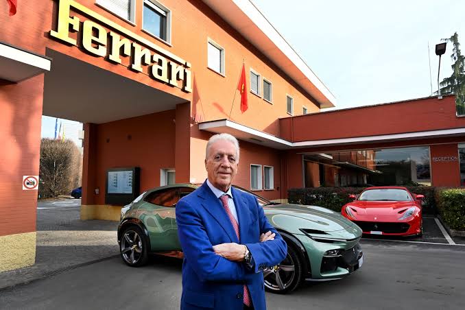  پیرو فراری (Piero Ferrari) تنها پسر زنده انزو فراری اسطوره‌ای، با داشتن ۱۰٪ از سهام این شرکت، نماد تداوم میراث فراری است.