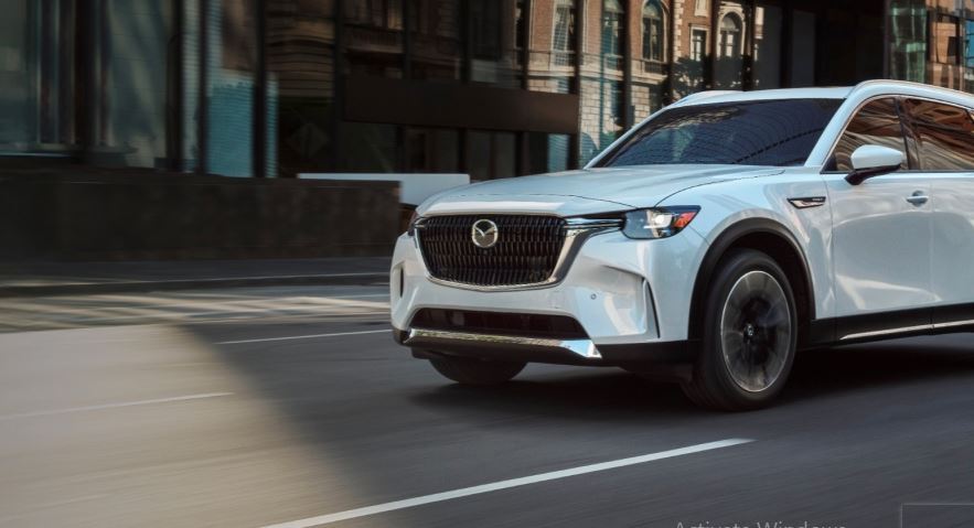  "مزدا CX-30، کراس‌اوور شهری اسپرت با موتور اسکای‌اکتیو، طراحی مدرن، آپشن‌های لوکس و ایمنی پیشرفته، خودروی وارداتی ایران 