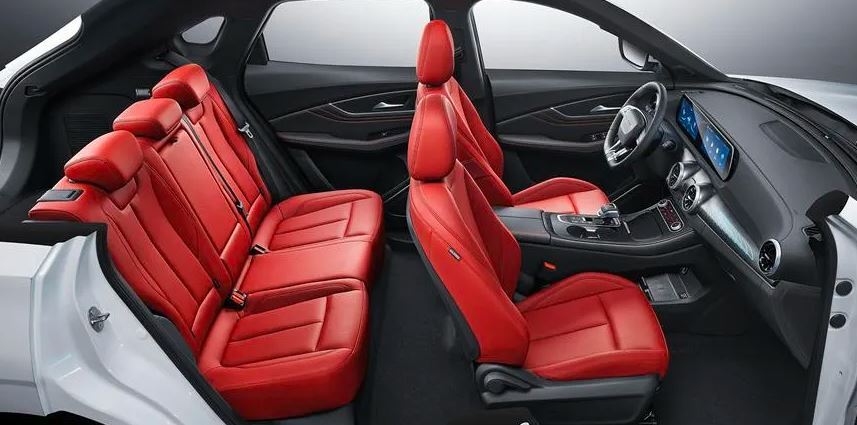  صندلی‌های اسپرت لاماری فلو (Lamari Flo) با روکش چرمی، طراحی ارگونومیک و تنظیمات برقی، راحتی در رانندگی 