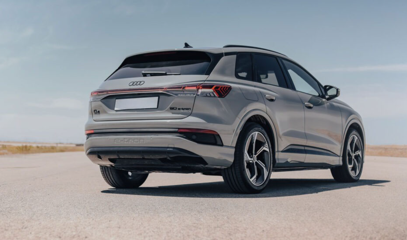  نمای عقب خودروی الکتریکی آئودی Q4 e-tron 40 مدل 2024-2025 - Audi Q4 e-tron rear view 