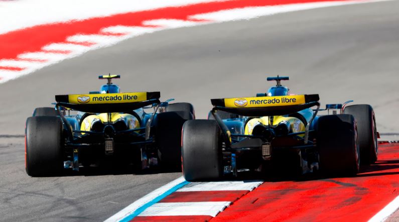 فرانکو کولاپینتو (Franco Colapinto) راننده تیم آلپاین (Alpine F1) در گرند پری فرمول یک آمریکا ۲۰۲۵ در پیست COTA آستین، با نادیده گرفتن دستور تیمی فرمول یک برای حفظ موقعیت پشت پیر گسلی (Pierre Gasly)، تصمیمی جنجالی گرفت و به رده ۱۷ صعود کرد؛ حرکتی که ممکن است جایگاه او در مسابقات آینده فرمول یک را تحت تأثیر قرار دهد.