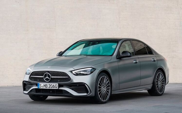 بنز C 200 در نمایشگاه خودرو شیراز 1404؛ قیمت نجومی برای یک مدل پایه؟
