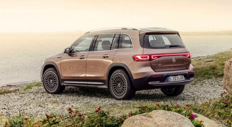  نمای عقب مرسدس بنز EQB260 مدل ۲۰۲۴ – Mercedes-Benz EQB260 Rear View 