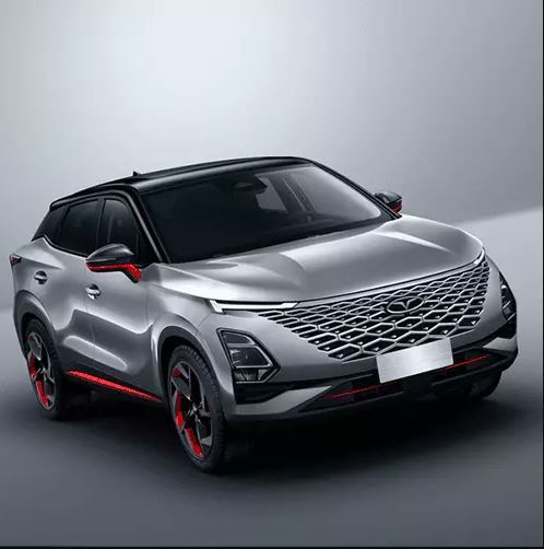  نمای جلو فونیکس FX (Phoenix FX) با جلوپنجره چهارضلعی، چهره‌ای تهاجمی از Chery OMODA 5 را به نمایش می‌گذارد. 