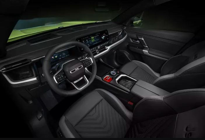 طراحی داخلی کابین جیپ کامپس 2026: طراحی داخلی جیپ کامپس 2026 با صفحه‌نمایش لمسی ۱۶ اینچی، نمایشگر دیجیتال ۱۰ اینچی راننده، سیستم اطلاعاتی-سرگرمی پیشرفته و کنترل‌های ترکیبی فیزیکی و دیجیتال.