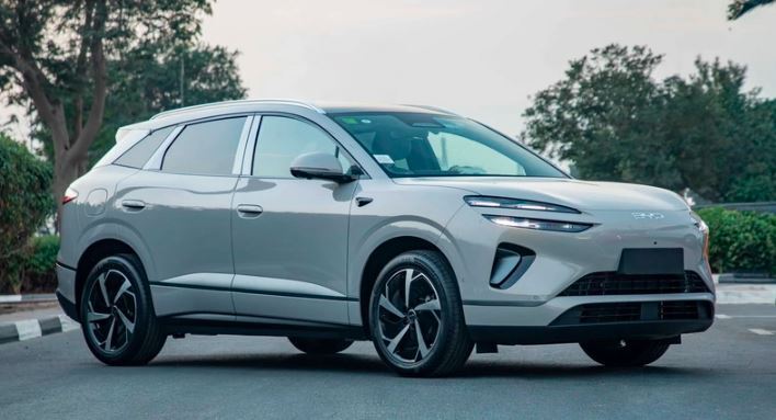 نمای جلو بی‌وای‌دی سی‌لاین 06 BYD Sealion 06 با چراغ‌های LED باریک 