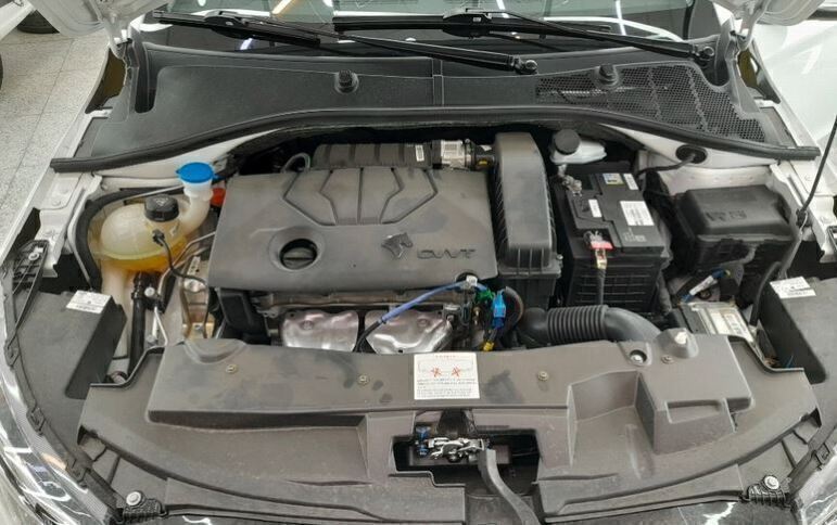  تصویرموتور تارا اتومات V4 "چراغ‌های ولکام تارا V4 نصب شده در زیر درب‌های جلو" 