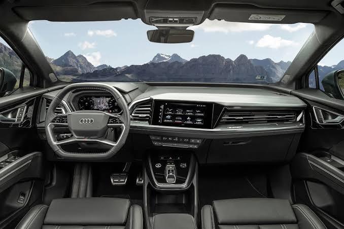  طراحی داخلی و داشبورد خودروی لوکس آئودی Q5 e-tron 40 - Audi Q5 e-tron dashboard interior 