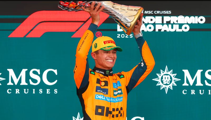 لندو نوریس روی سکوی اول گرند پری سائوپائولو ۲۰۲۵ (Lando Norris Sao Paulo GP 2025 podium celebration)