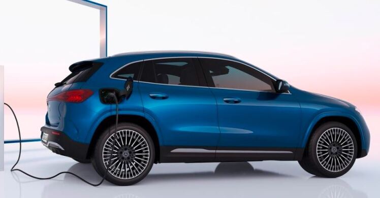 مشخصات فنی مرسدس بنز EQA260 مدل ۲۰۲۴ – Mercedes-Benz EQA260 در حالت شارژ