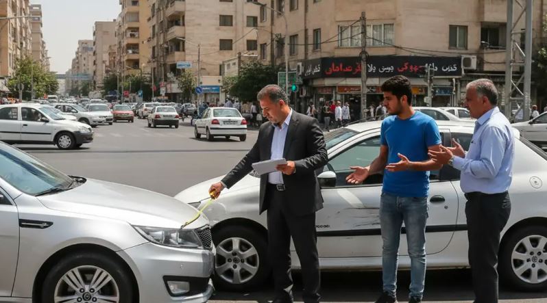  خودروی تصادفی در خیابان؛ کارشناس در حال بررسی افت قیمت خودرو پس از ابطال محدودیت ۱۰ سال