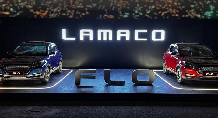 طراحی خارجی لاماری فلو (Lamari Flo) با جلوپنجره بزرگ، خطوط دینامیکی بدنه و رینگهای اسپرت، سبک مدرن و لوکس